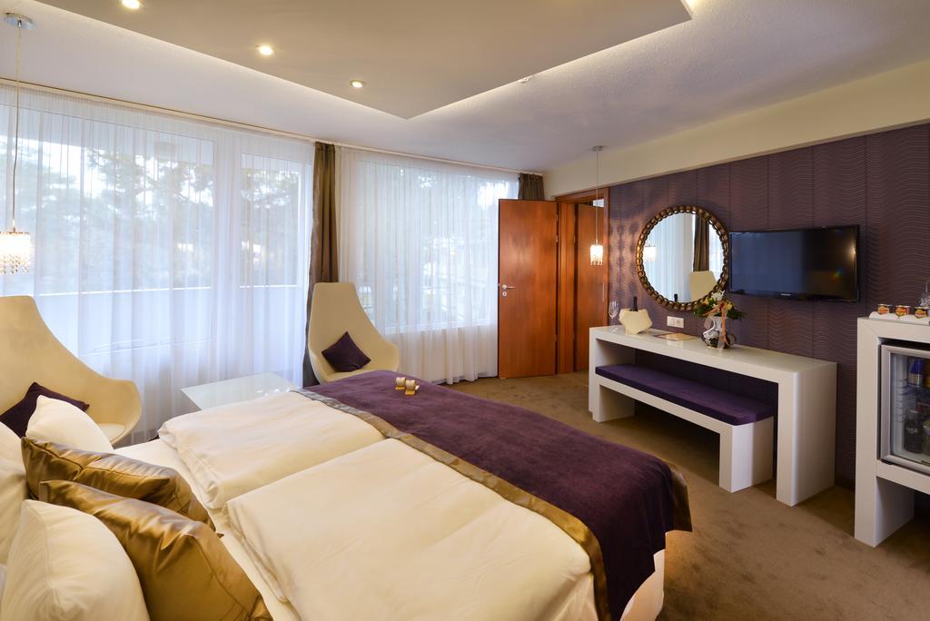 2 Doppelzimmer mit Verbindungstür